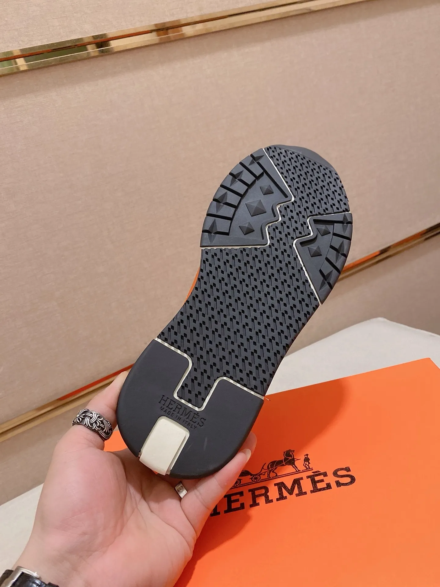 Ex-factory price: 500💰《HERMES》【Classic original single version】Hermès; top 🔝purchasing agent🔍🔍men's latest 🇺🇸sold simultaneously, original imported from Italy ▲▲first-layer cowhide ▲▲ (high-end, nobility and class) ) Exquisite workmanship (Italian 🇮🇹 imported water-dyed 🐂 cowhide lining) sole: original sole provided by the original factory, ⚠️exclusive double-layer activity·TPR·rubber·combined molded outsole; super comfortable·wear-resistant·non-slip·environmental protection The real thing is more beautiful when photographed in kind (high quality, following orders), you can come in and out at will * Number of yards: 38·39·40·41·42·43·44# (can be customized 45.)